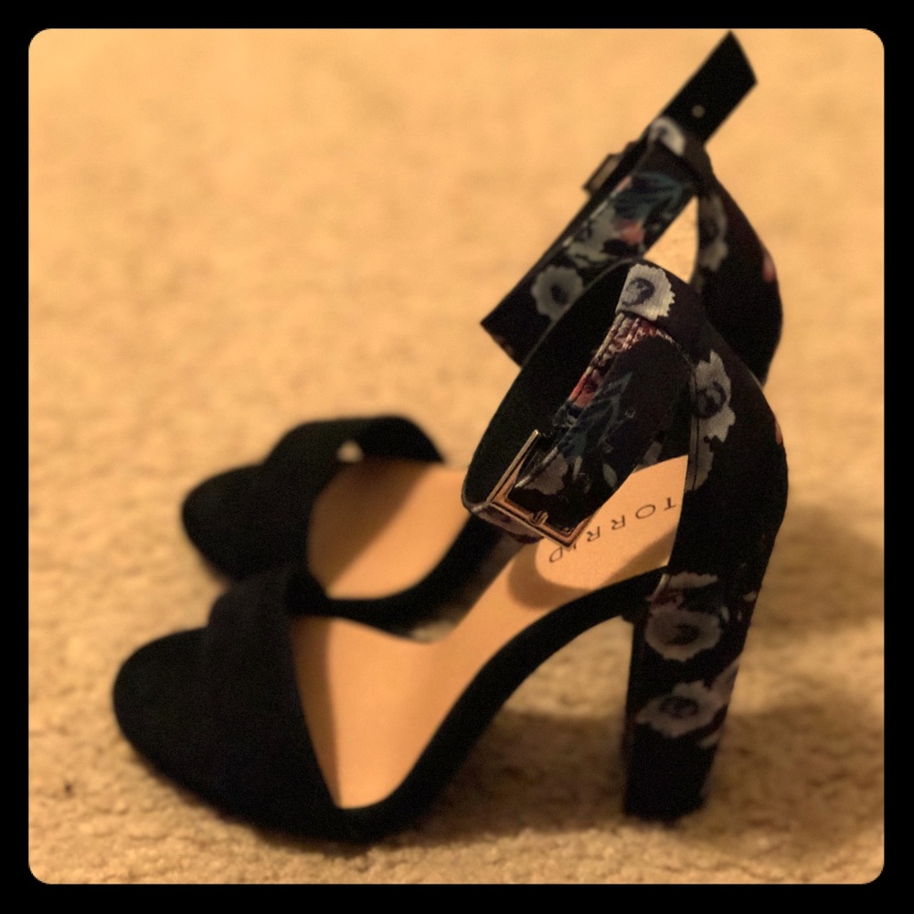 Torrid black heels with flowers- never worn